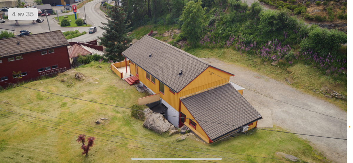 Huset og tomten sett oven i fea Galleribilde