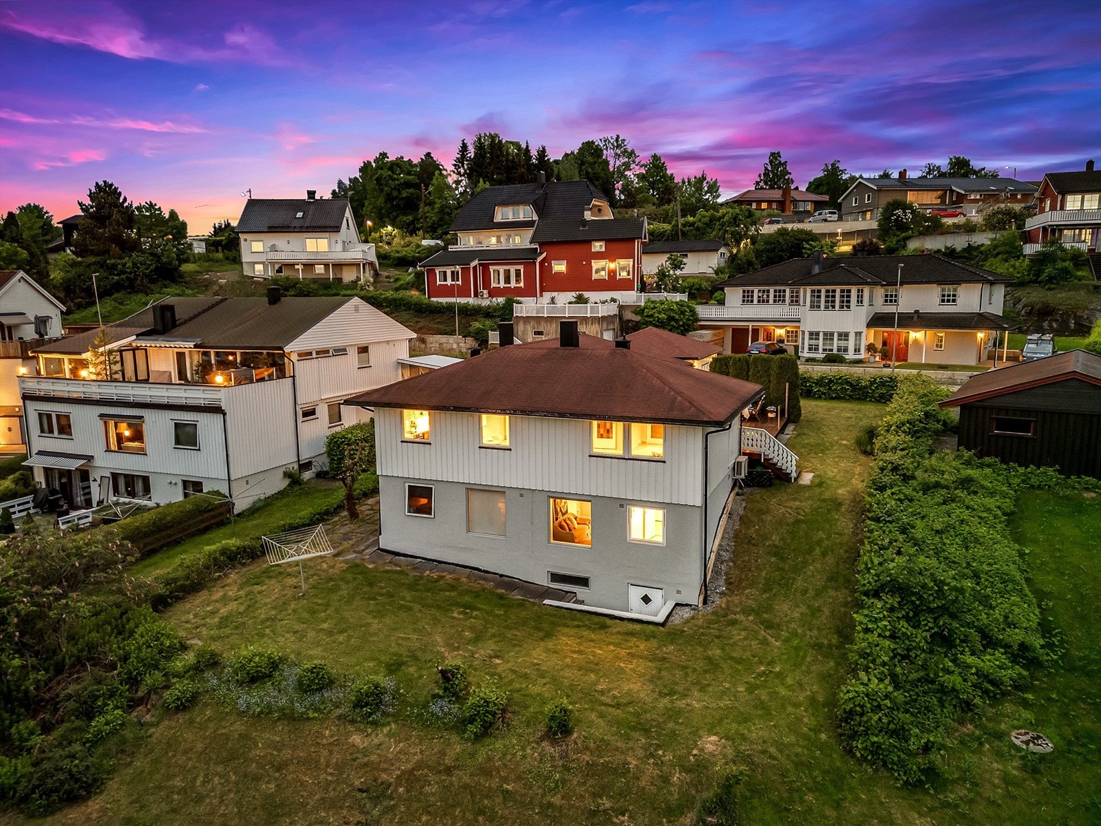 Stalsbergenga 7 er en familiebolig med alt du trenger på et plan og med to godkjente hybler i underetasjen. Galleribilde