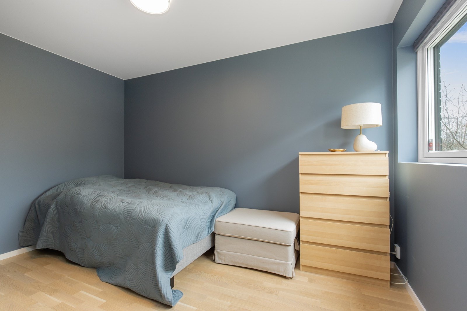 Soverom i hybel. Galleribilde