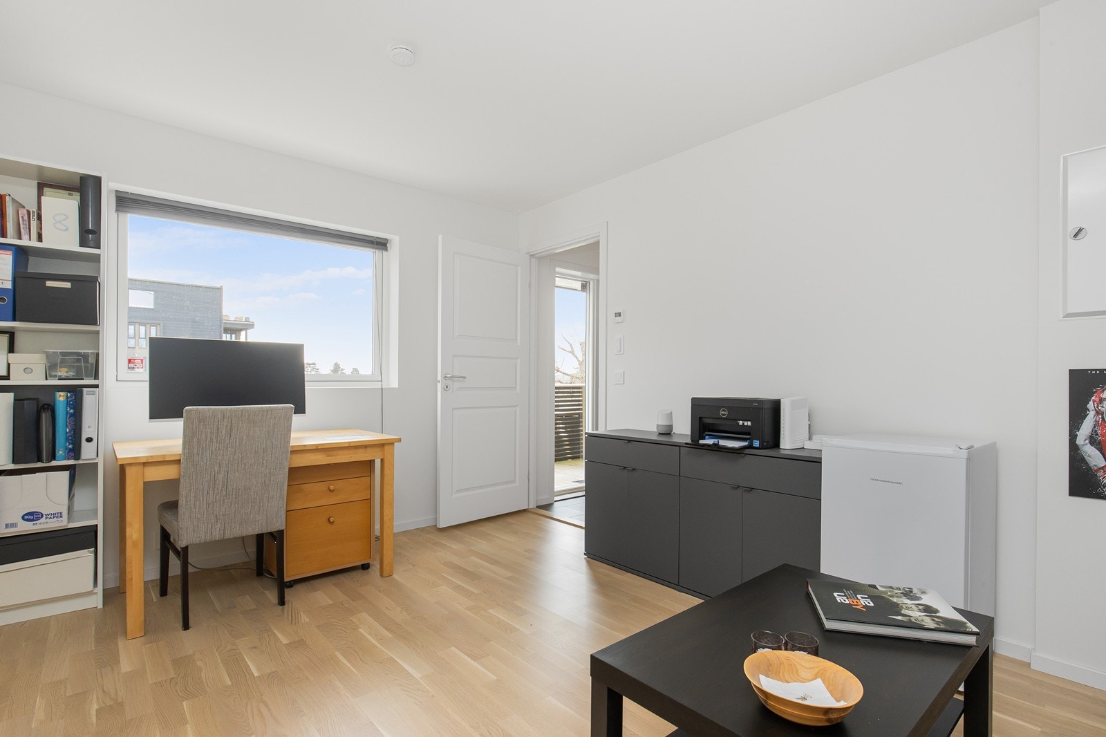 Innredet rom/stue nr. 2 i 1. etasjen. Kan omgjøres til soverom om ønskelig. Galleribilde