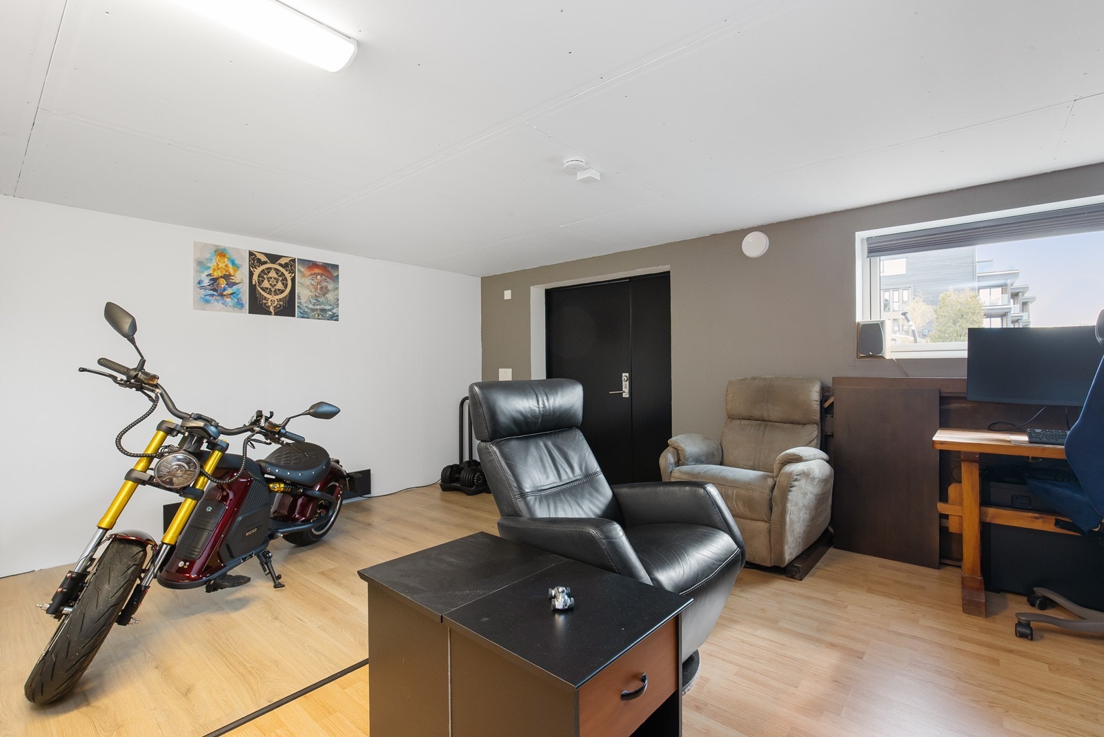 Stor innredet bod i kjelleretasjen - Masse plass til lagring Galleribilde