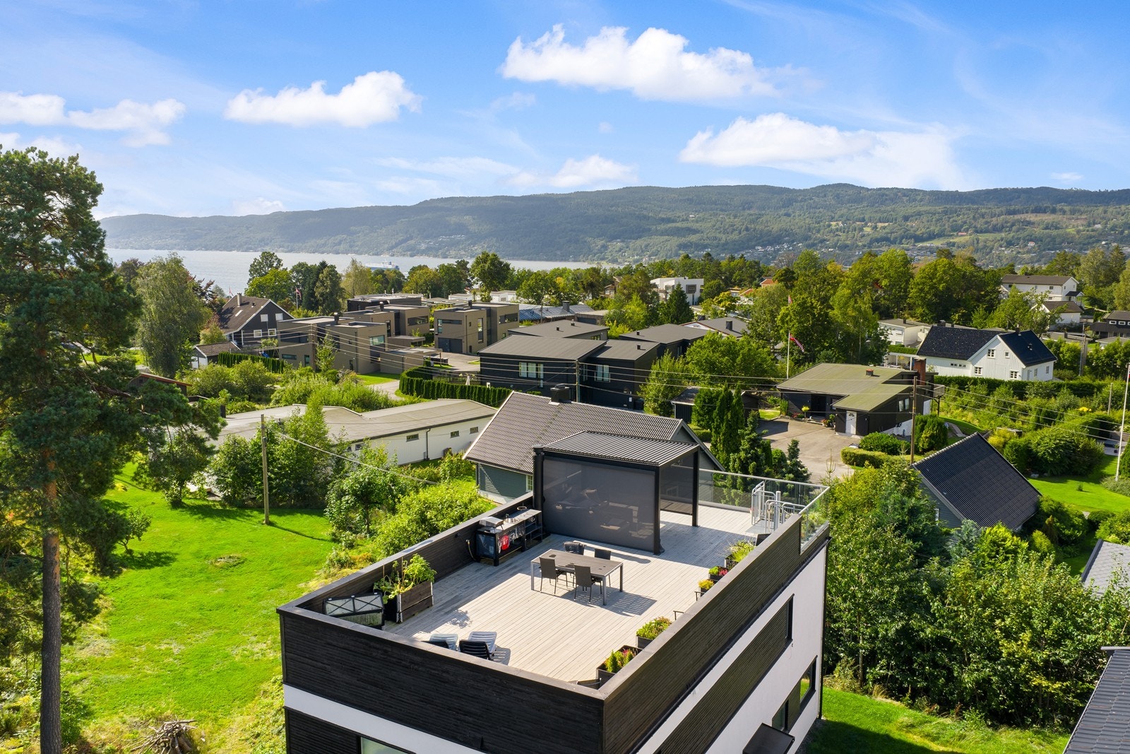 Takterrasse og utsikt. Galleribilde
