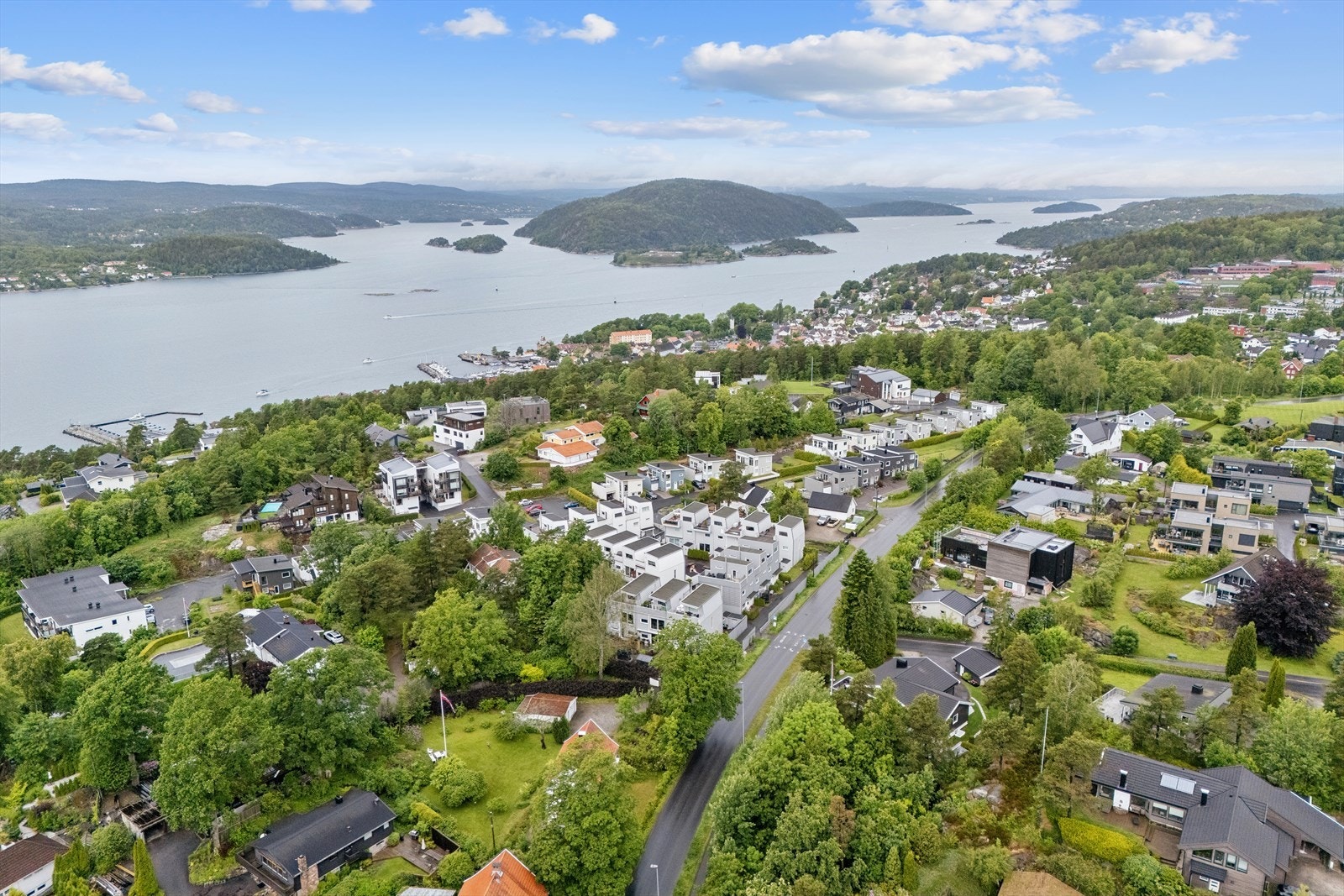 Her bor du med kort vei til båthavn og badeplasser om sommeren. Galleribilde