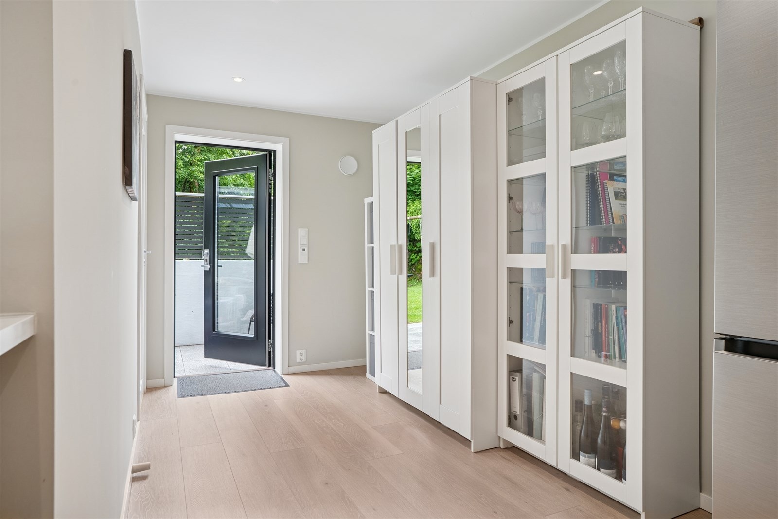 Det er egen inngang til hybelen i underetasjen. Galleribilde