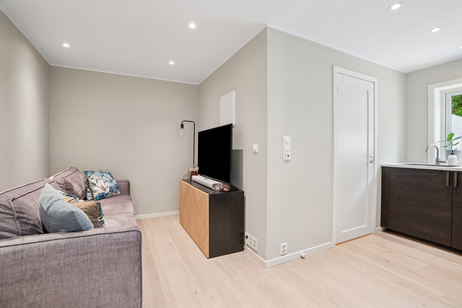 Stue i hybelen. Galleribilde