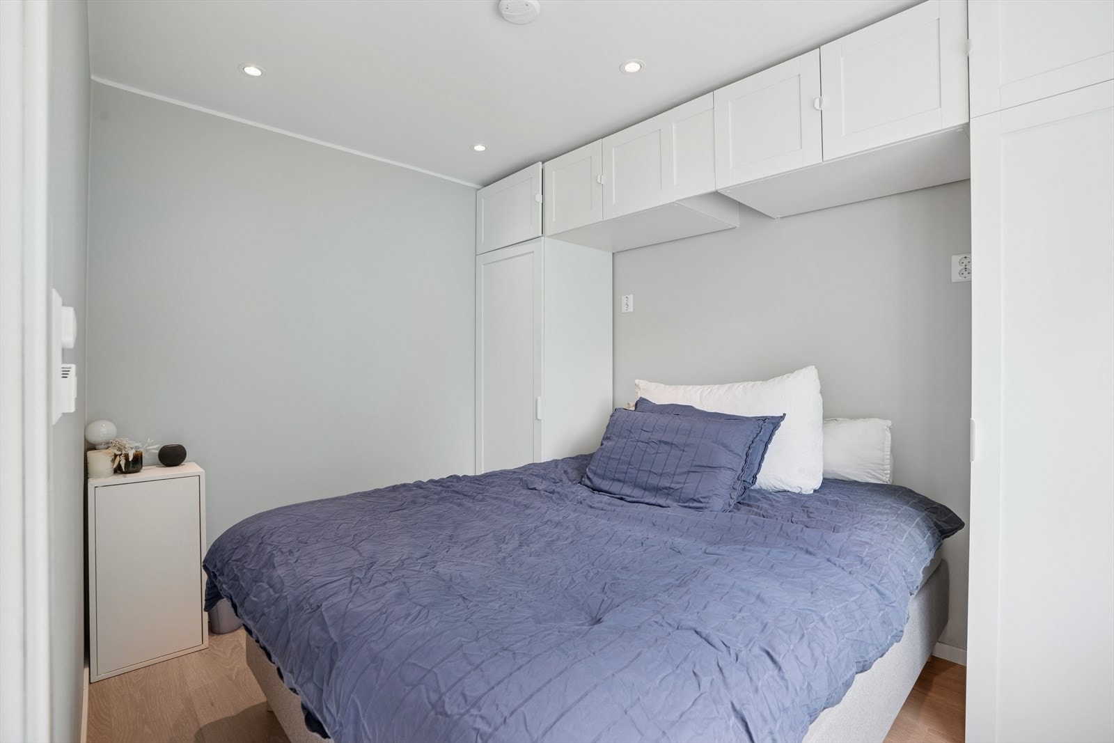 Soverom i hybel. Galleribilde