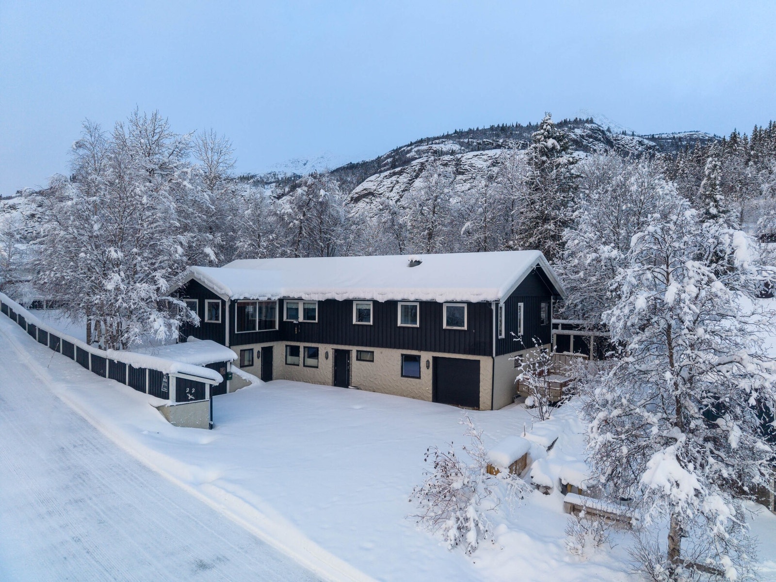 Eiendommen ligger i et etablert og barnevennlig boligområde. Galleribilde