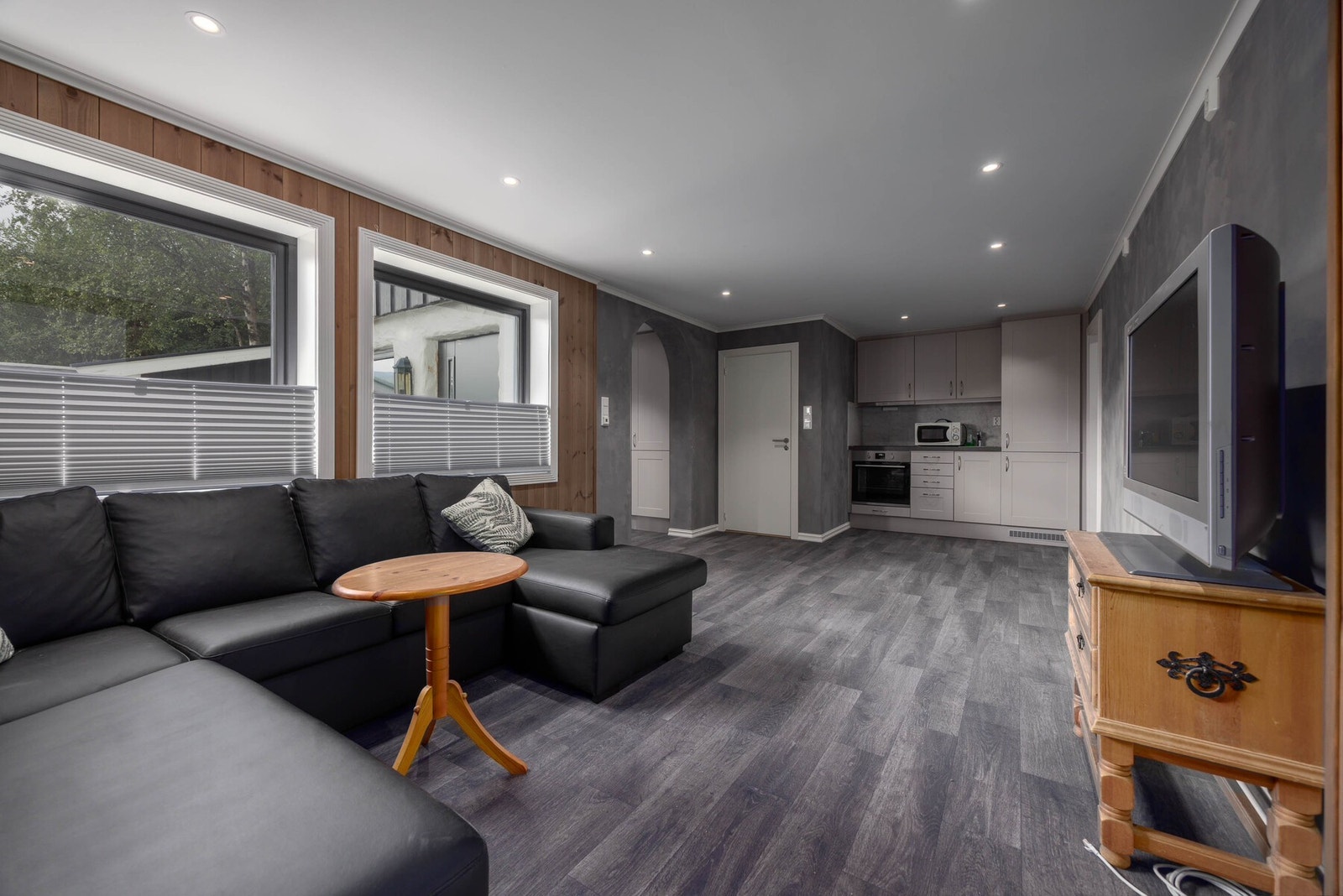 Åpen/stue kjøkkenløsning i sokkel leilighet. Galleribilde