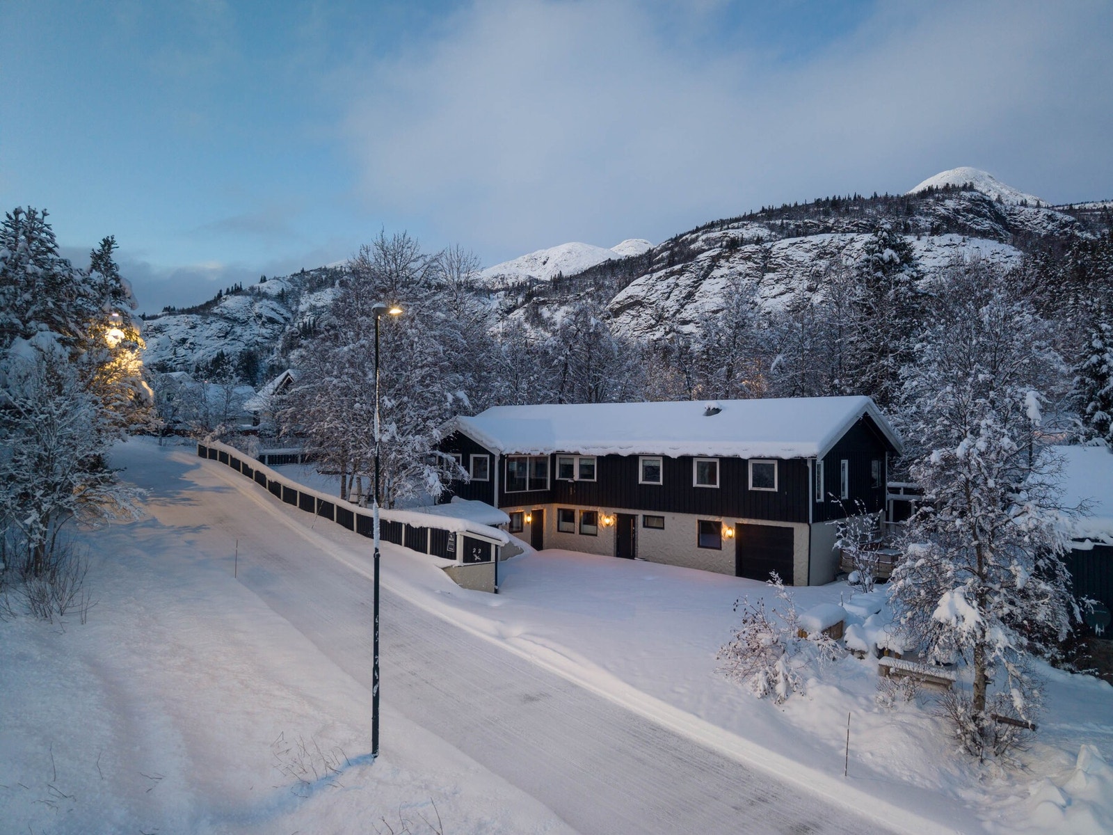 Blåtimen i desember. Galleribilde