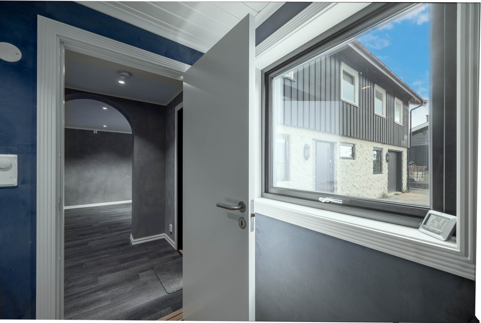 Entré med praktiske teppefliser. Galleribilde