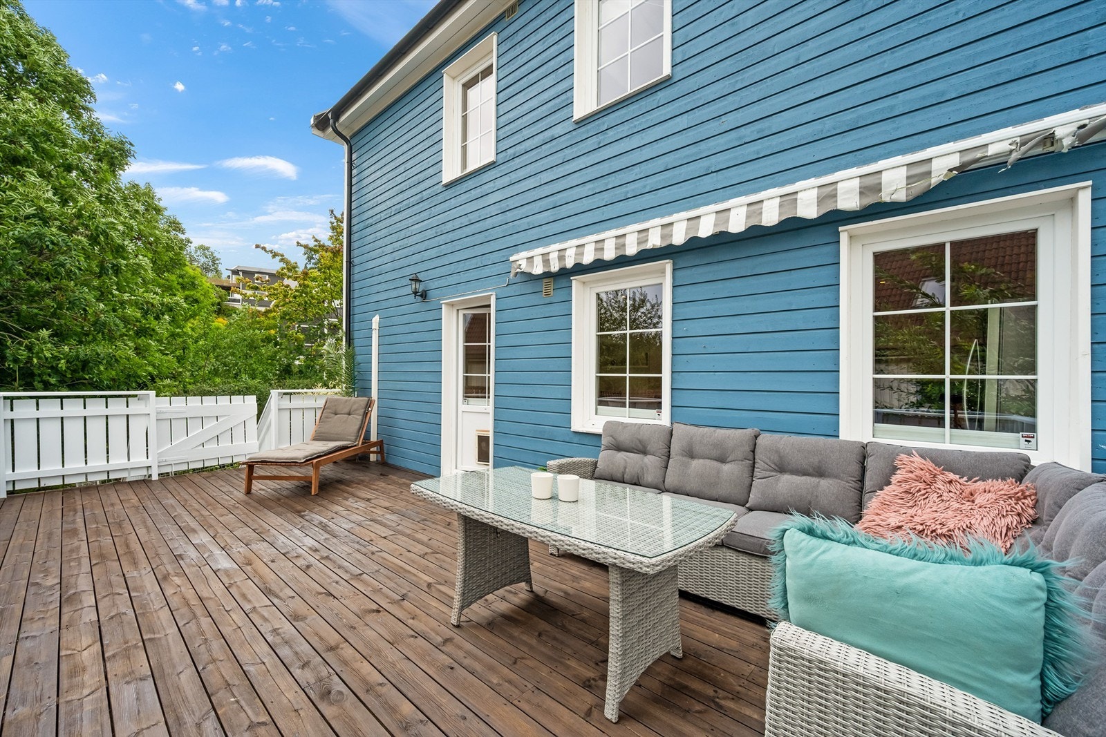 Terrassen har gode muligheter for ønsket møblering - Ikke byggemeldt veranda Galleribilde