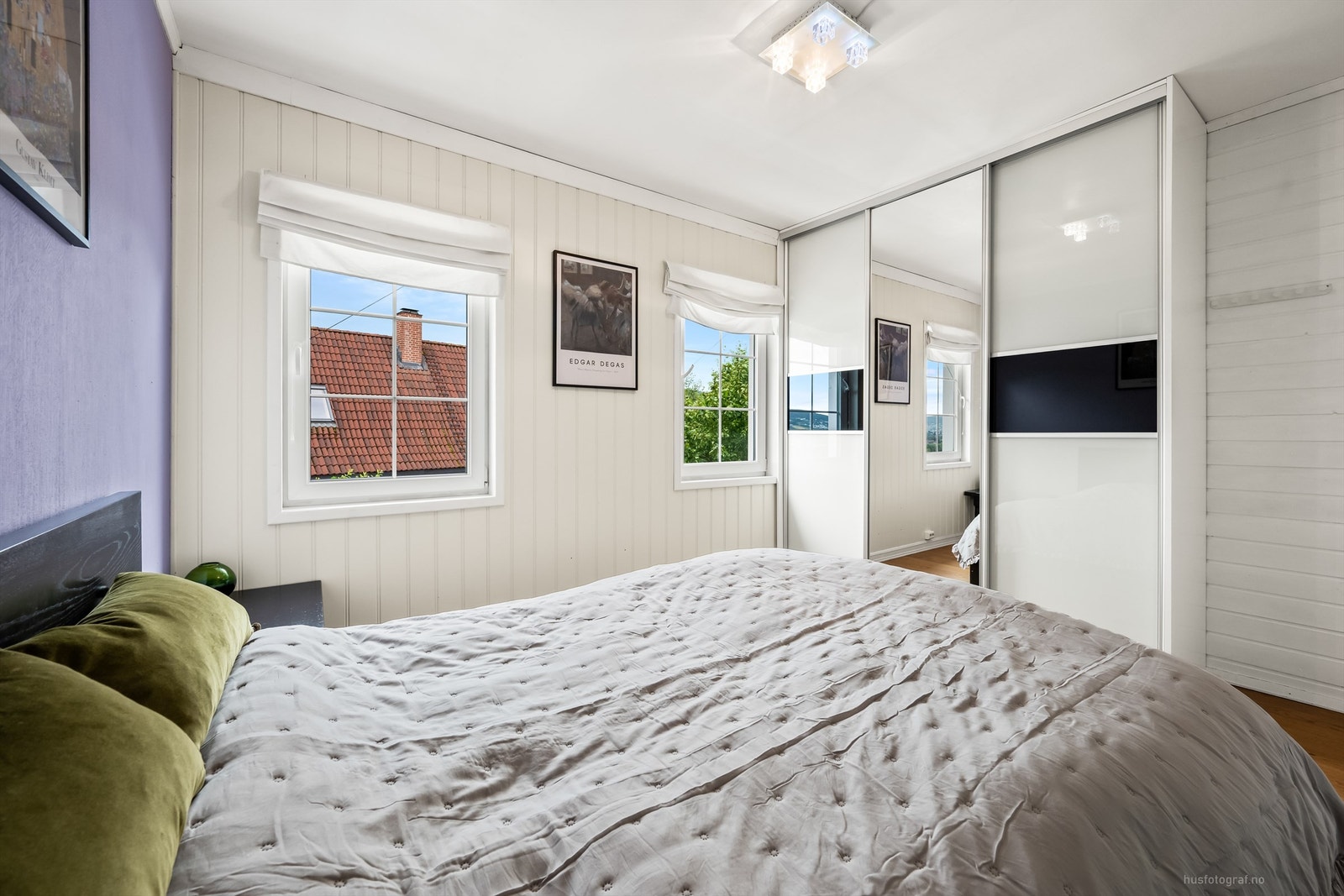 Soverom 1 med skyvedørsgarderobe Galleribilde