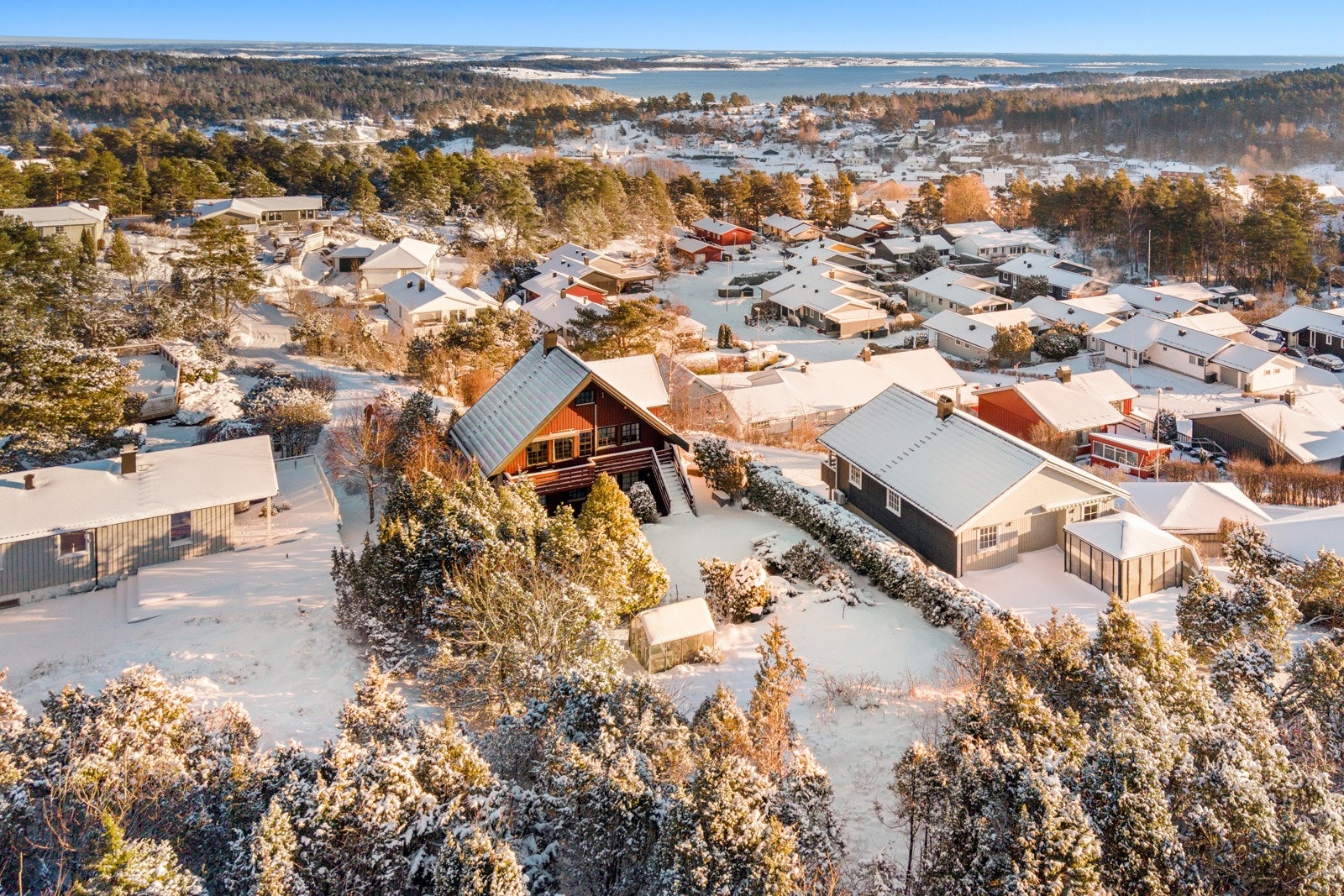 Velkommen til en flott enebolig, beliggende i attraktivt og barnevennlig område Galleribilde
