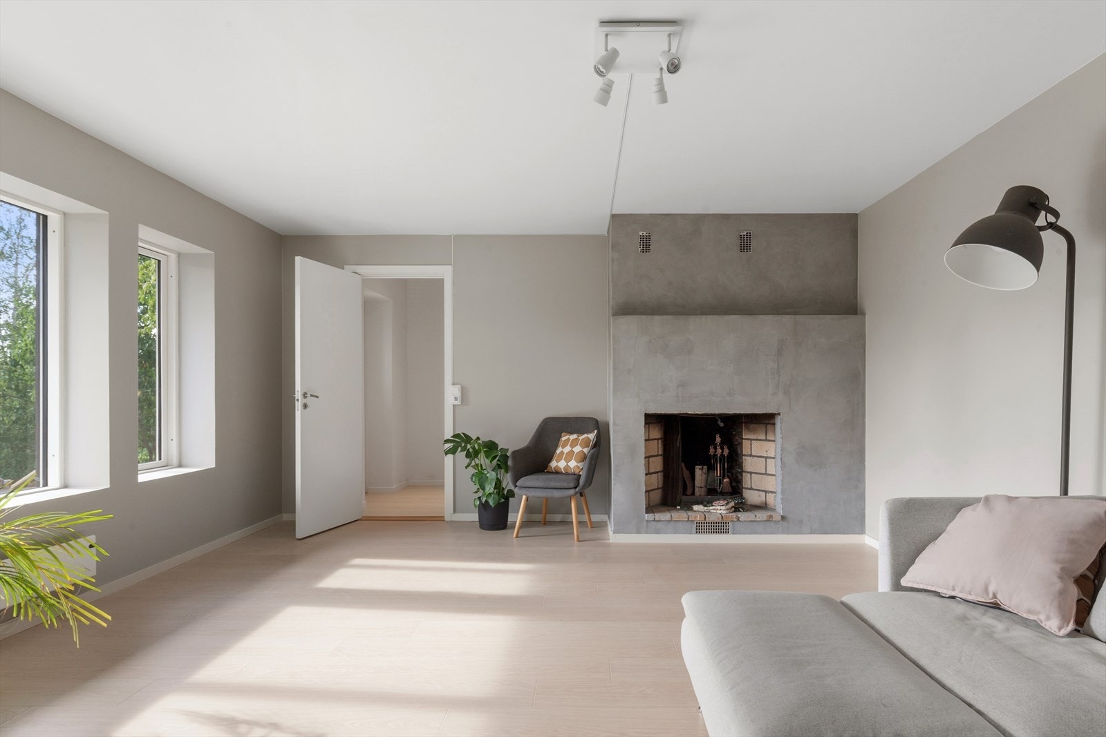 Ildsted av type åpen peis fra byggeår. Galleribilde