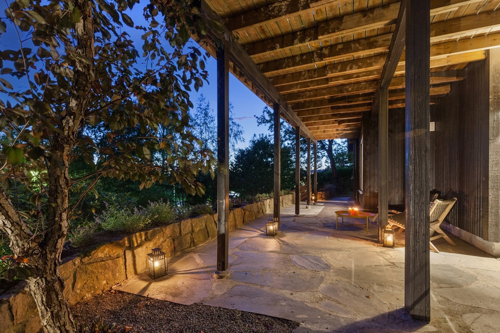 Kveldsstemning under terrassen. Galleribilde