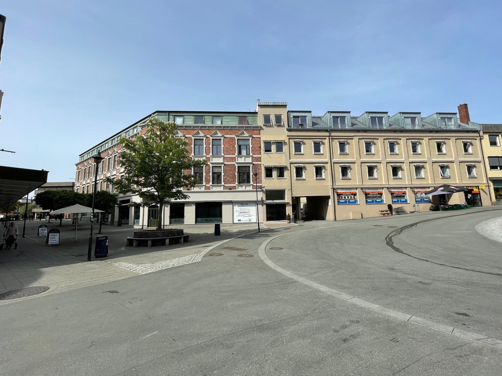 Sentral beliggenhet mellom søndre torg og sentrumstorget Galleribilde