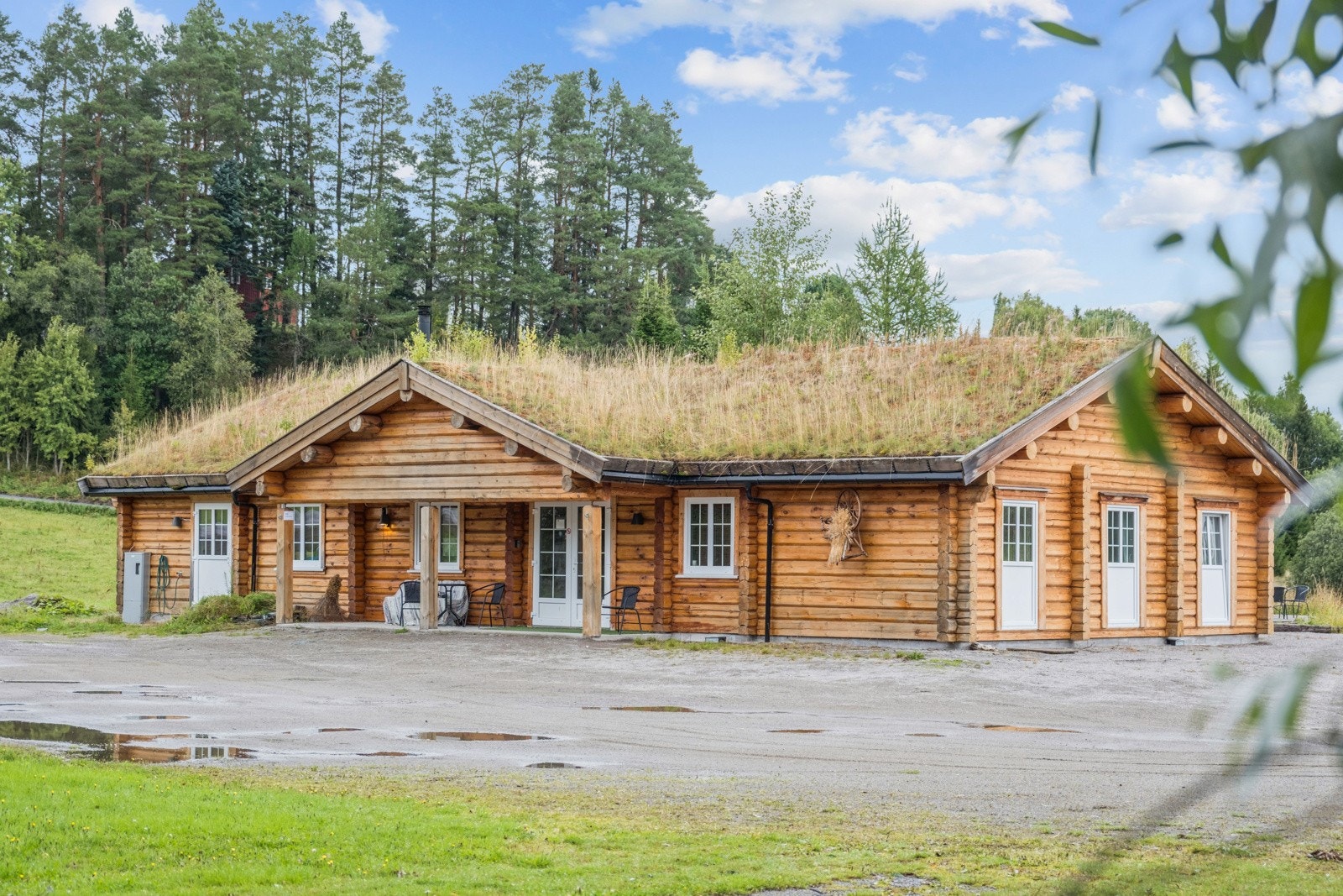 Tømmerhus fra 2017 som brukes til selskap/overnatting Galleribilde