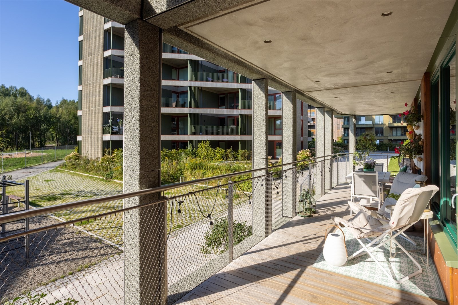 Balkongen er på hele 30 m², og utgjør en fantastisk oase - spesielt på sommerhalvåret. Galleribilde