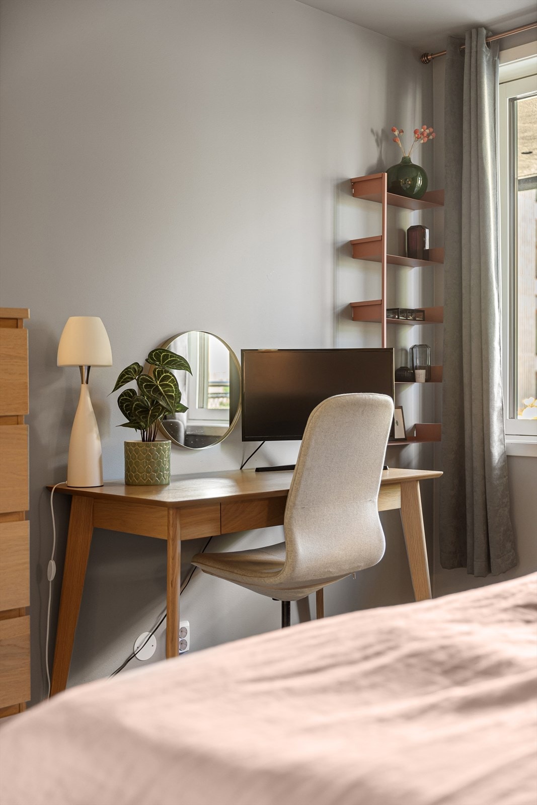 Detaljer | Kontorplass. Galleribilde