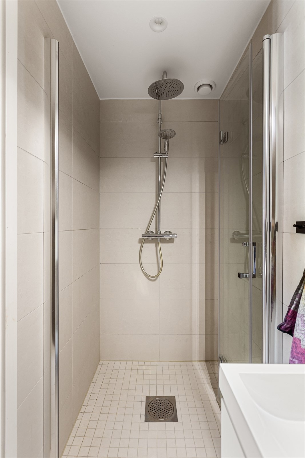 Det er vannbåren gulvvarme og balansert ventilasjon. Galleribilde