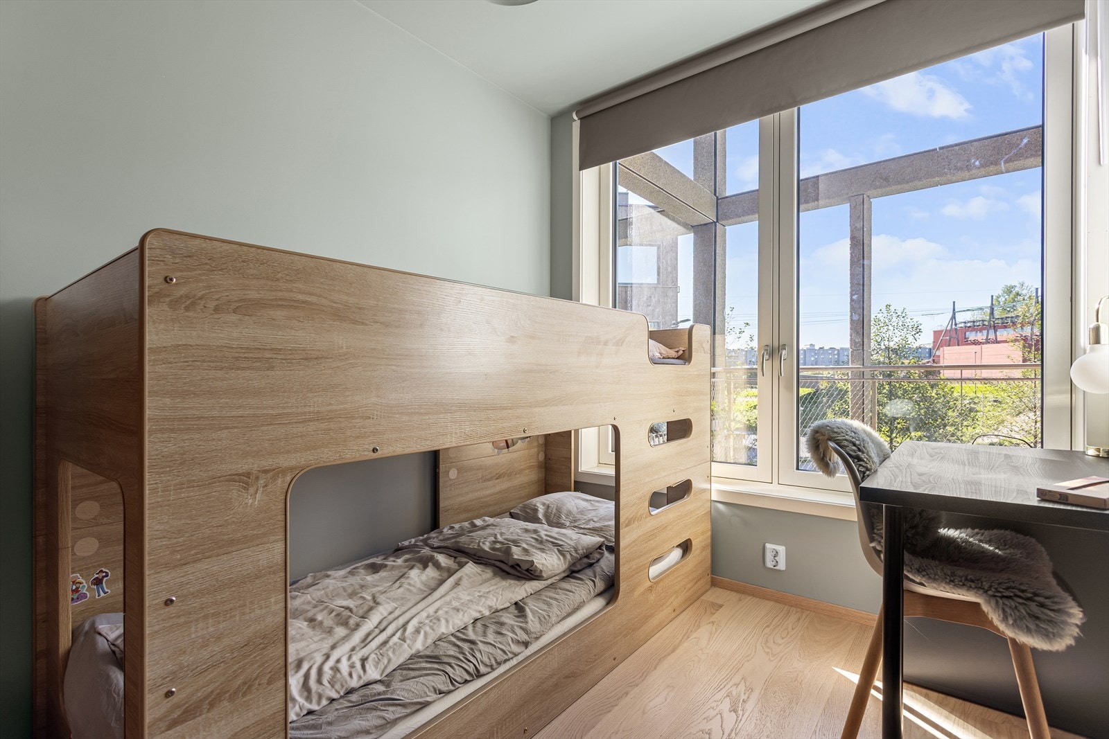 Rommet egner seg godt som barnerom, gjesterom, kontor eller det man måtte ha behov for. Galleribilde