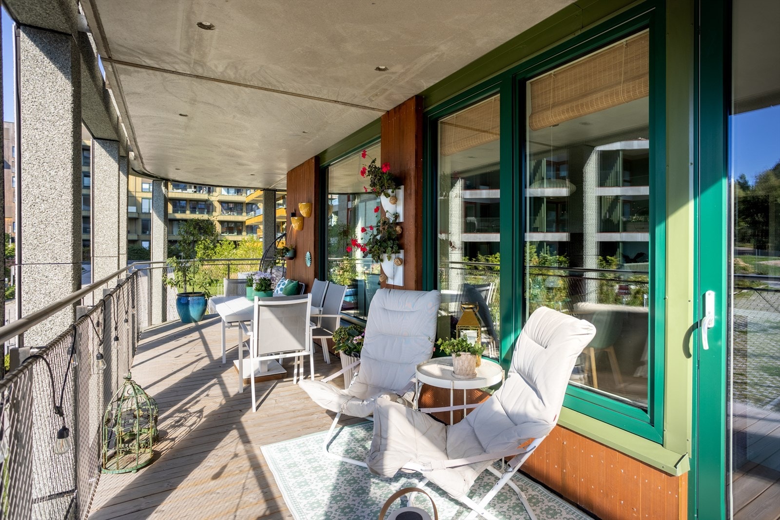 Her er det god plass til diverse utemøblement, grill og det man måtte ønske. Galleribilde