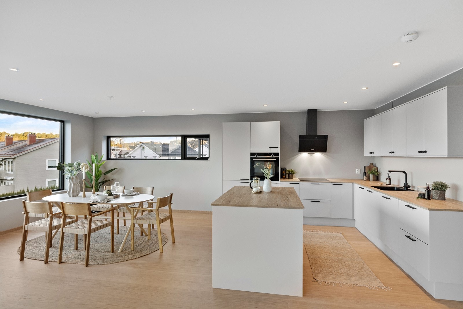 Lekkert kjøkken fra Designa med integrerte hvitevarer Galleribilde