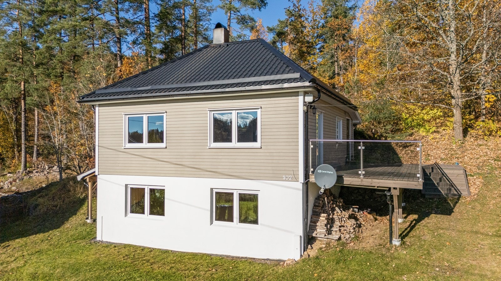 Taktekking, vinduer og ytterpanel er fra 2015 Galleribilde