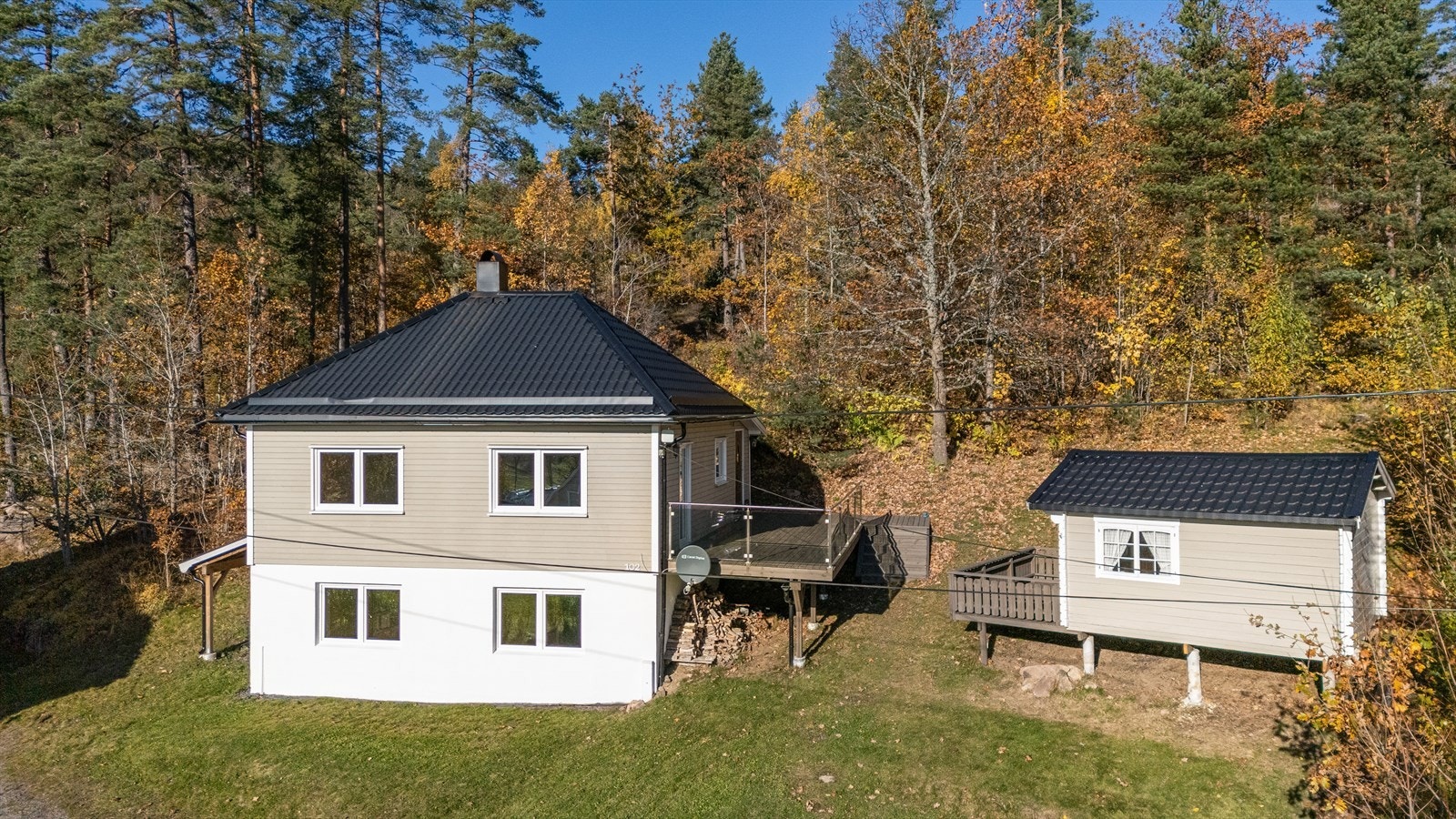 Koselig enebolig med lekestue/bod og garasje Galleribilde