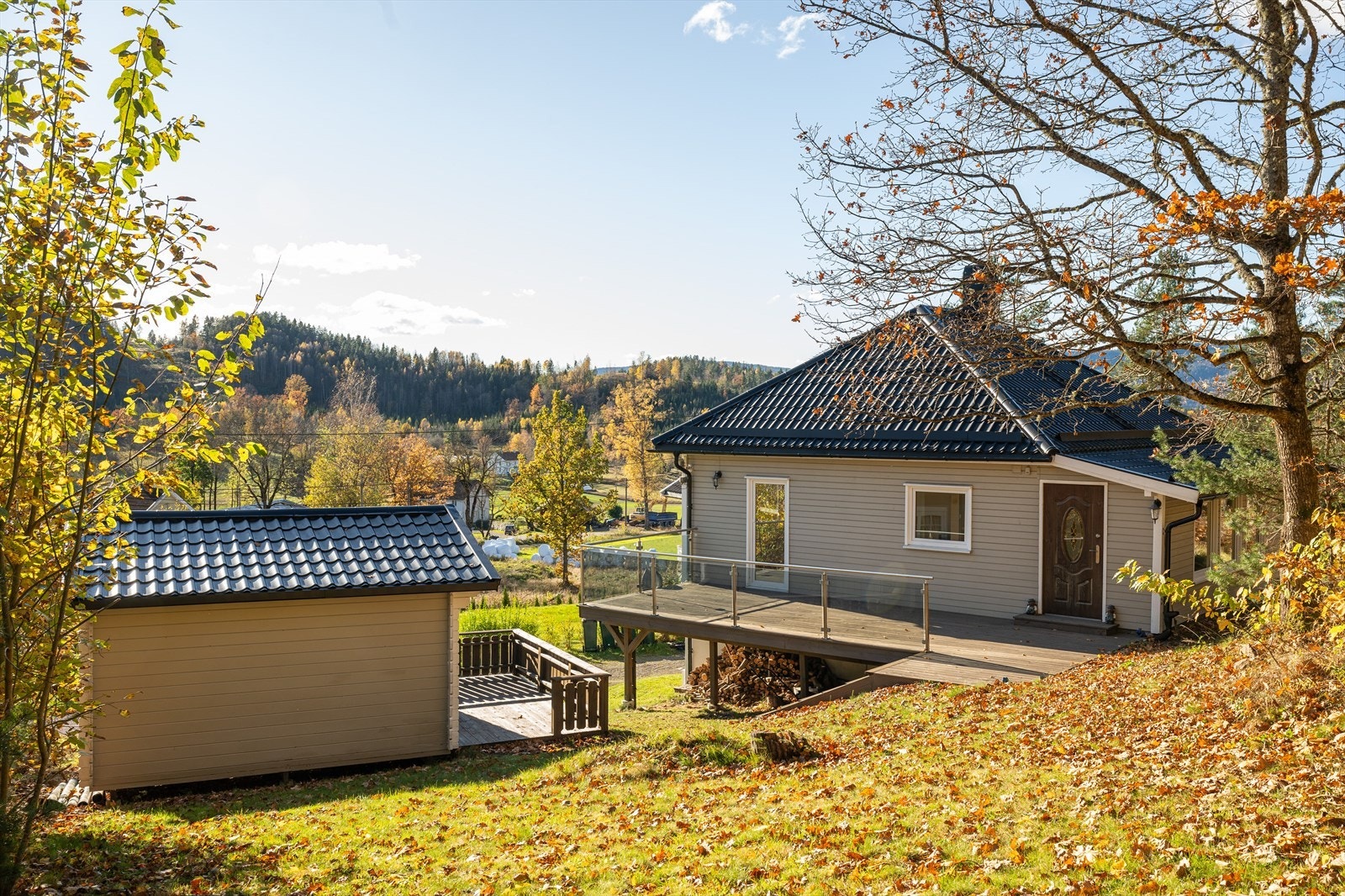 Hyggelig utsyn fra tomten Galleribilde