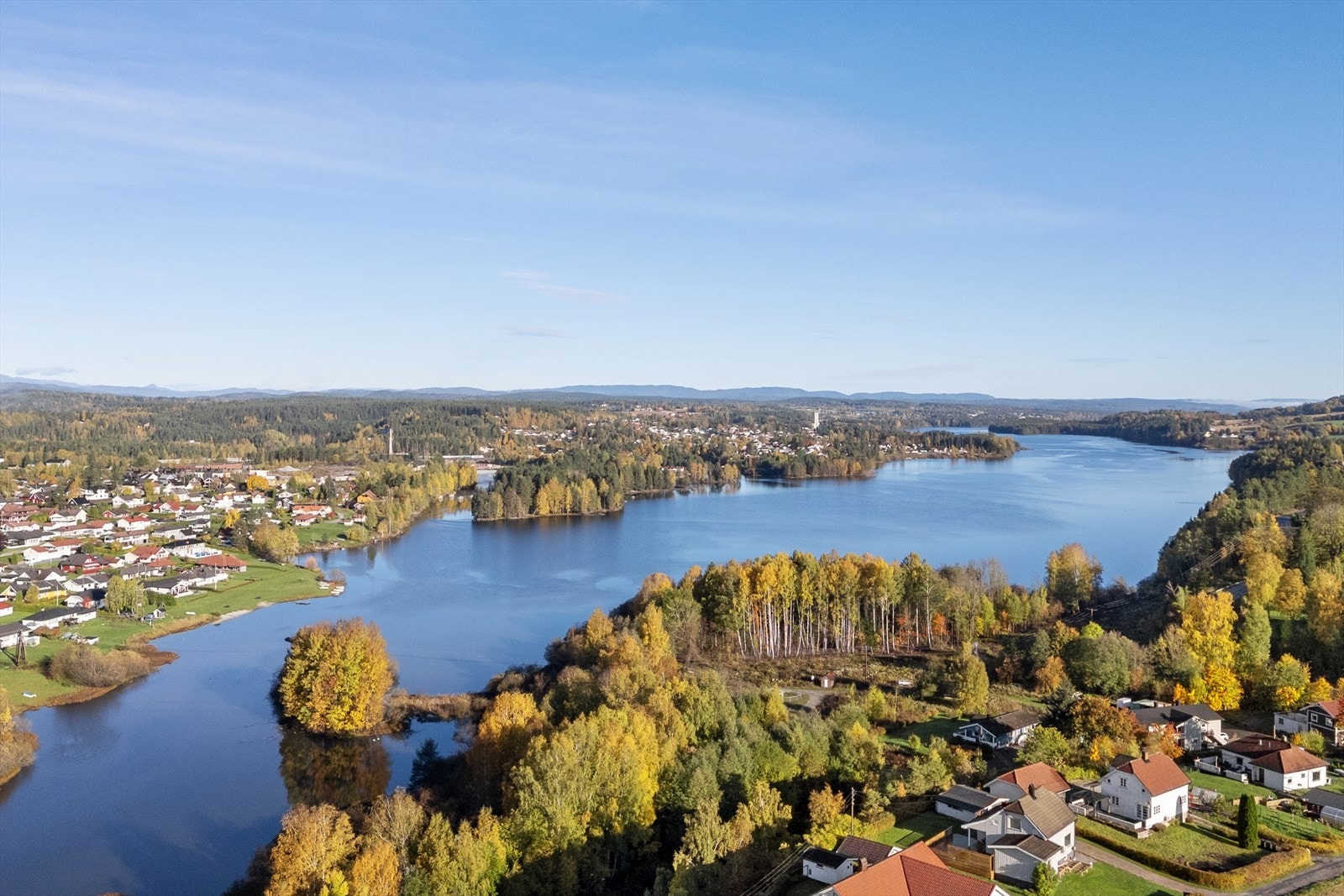 Modum kommune ligger midt i Buskerud med ca. 13 500 innbyggere. Kommunen er i vekst med stadig tilvekst av flere innbyggere hvert år. Bygda er kjent for sitt vakre landskap og at det er et godt og trygt sted og bo. Kommunen satser på gode kommunale tjenes Galleribilde