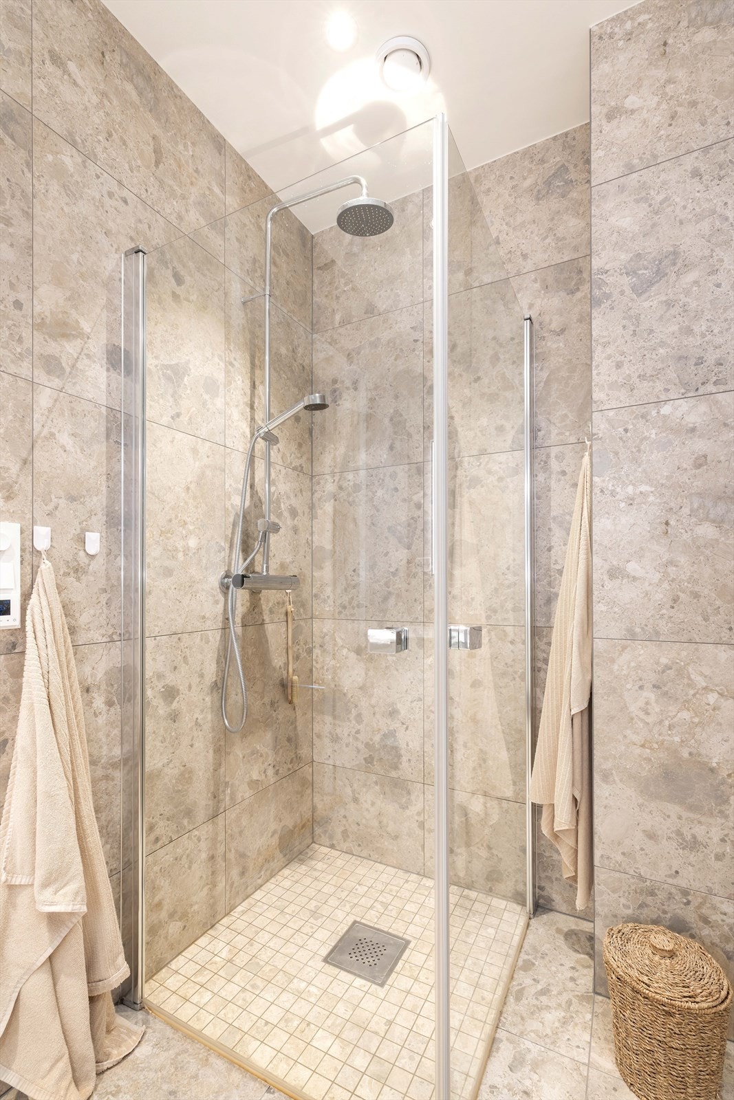 Dusjnisje på bad. Galleribilde