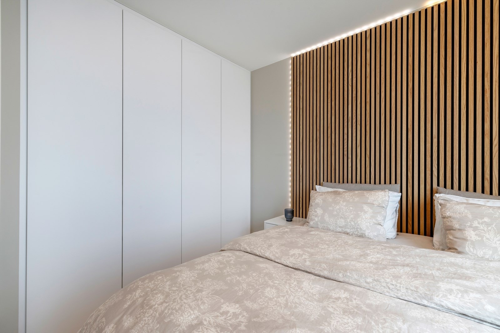 Romslig garderobeløsning. Galleribilde