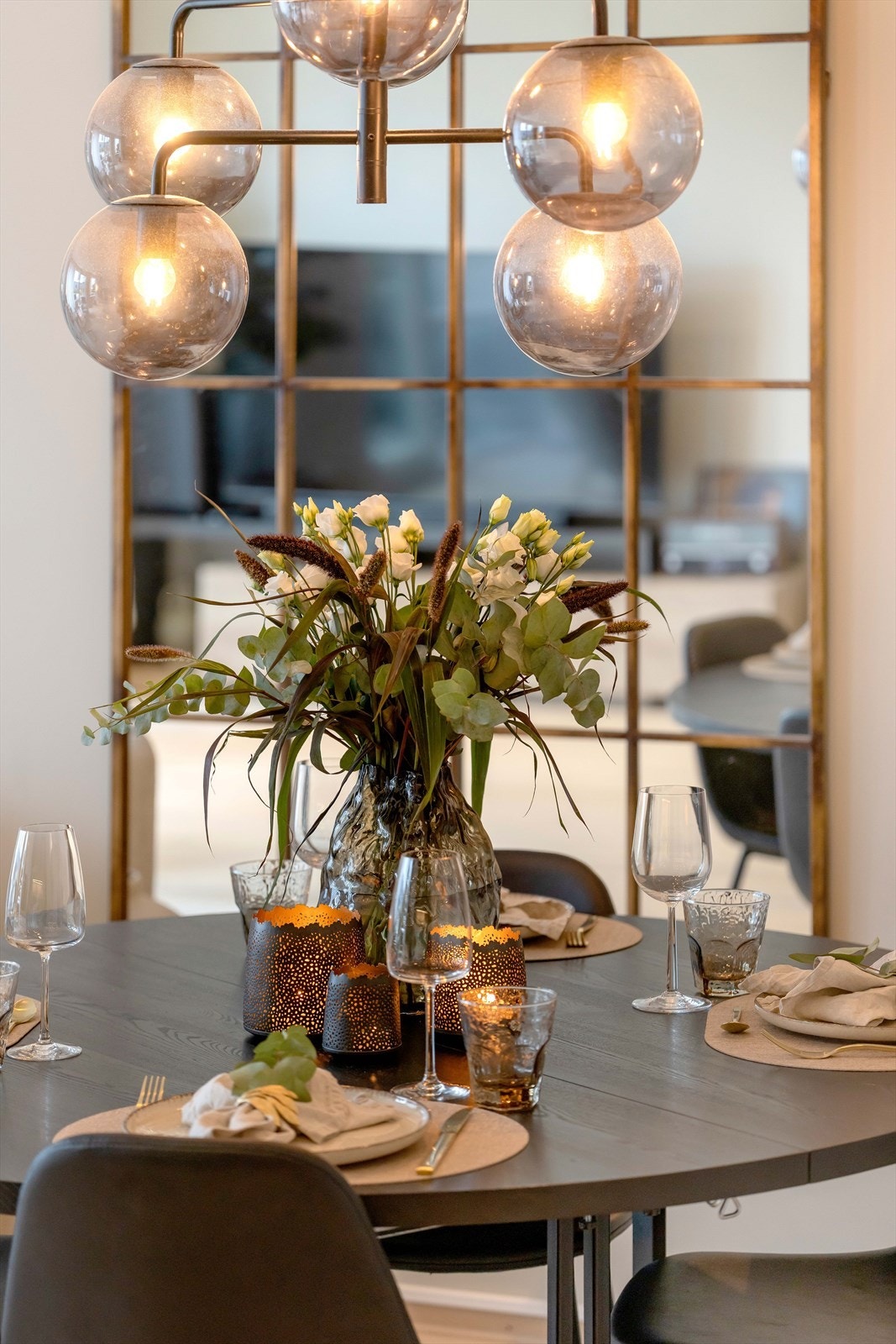 Spiseplass i stue. Galleribilde