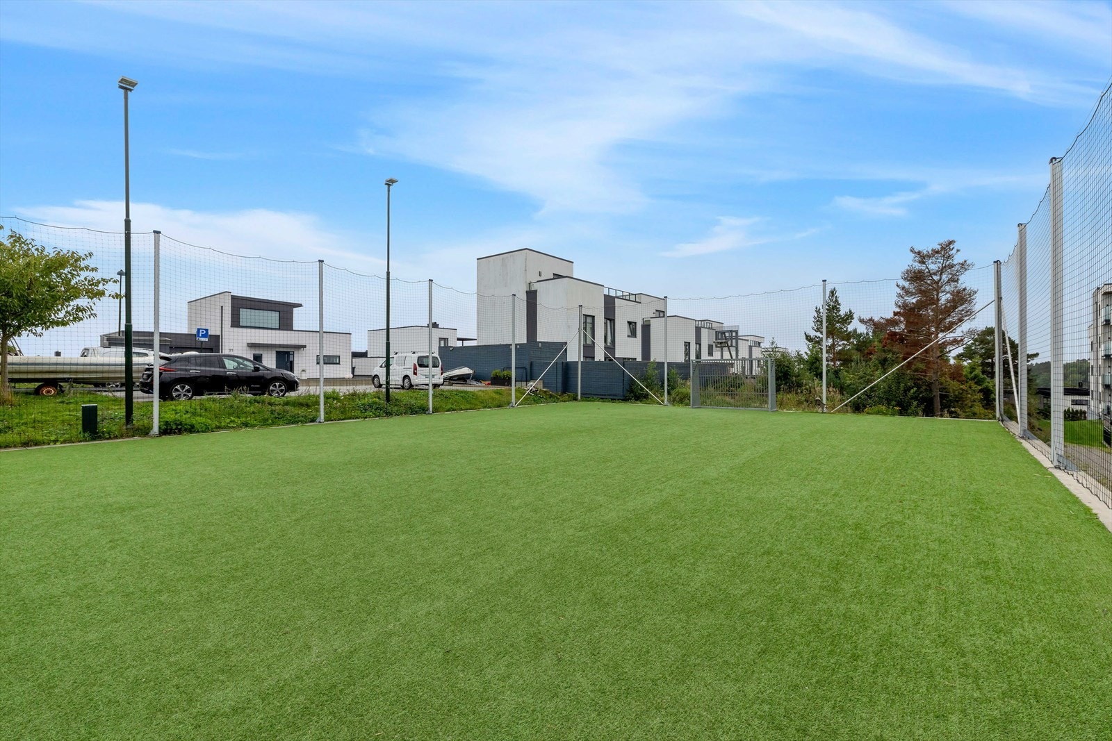 Ballbinge like ved boligen. Galleribilde