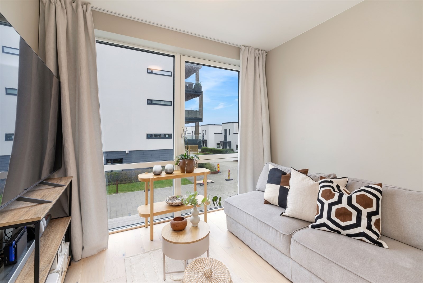 Dette rommet har vært i bruk som stue/gjesterom. Omtalt som kontor på byggetegninger. Galleribilde