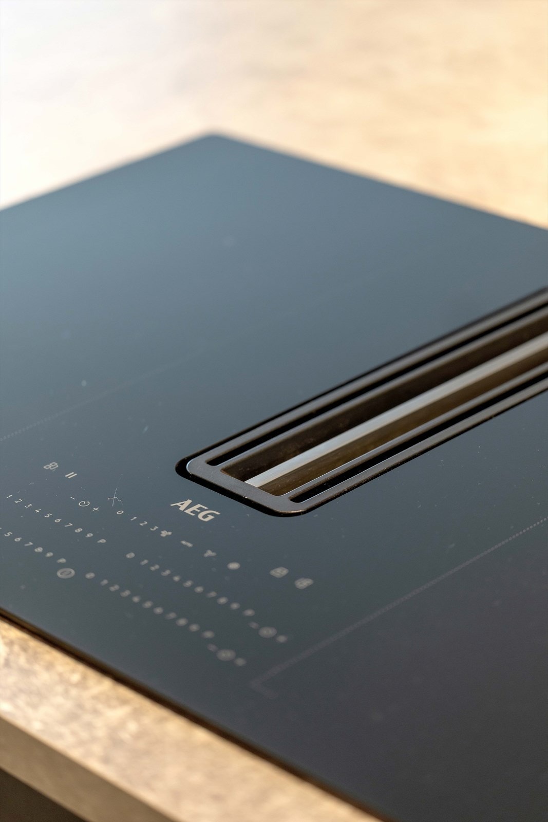 Induksjonsplatetopp med integrert ventilator. Galleribilde