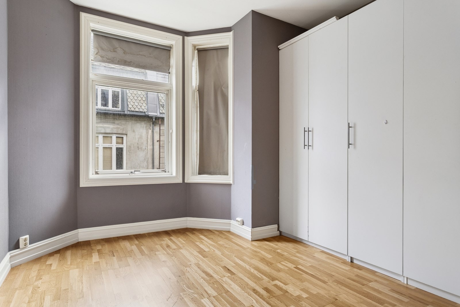 Hovedsoverom på 11 m² med god romfølelse. Garderobe medfølger. Galleribilde