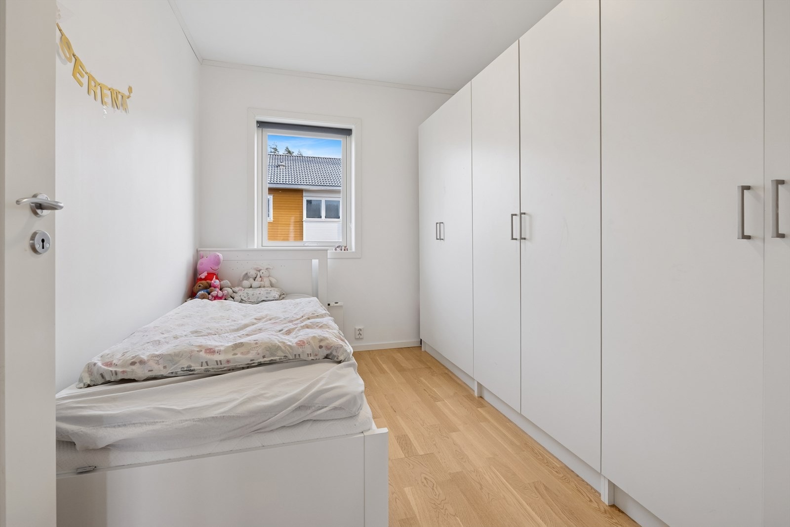 Begge soverommene er av god størrelse med ulike garderobeløsninger. Galleribilde