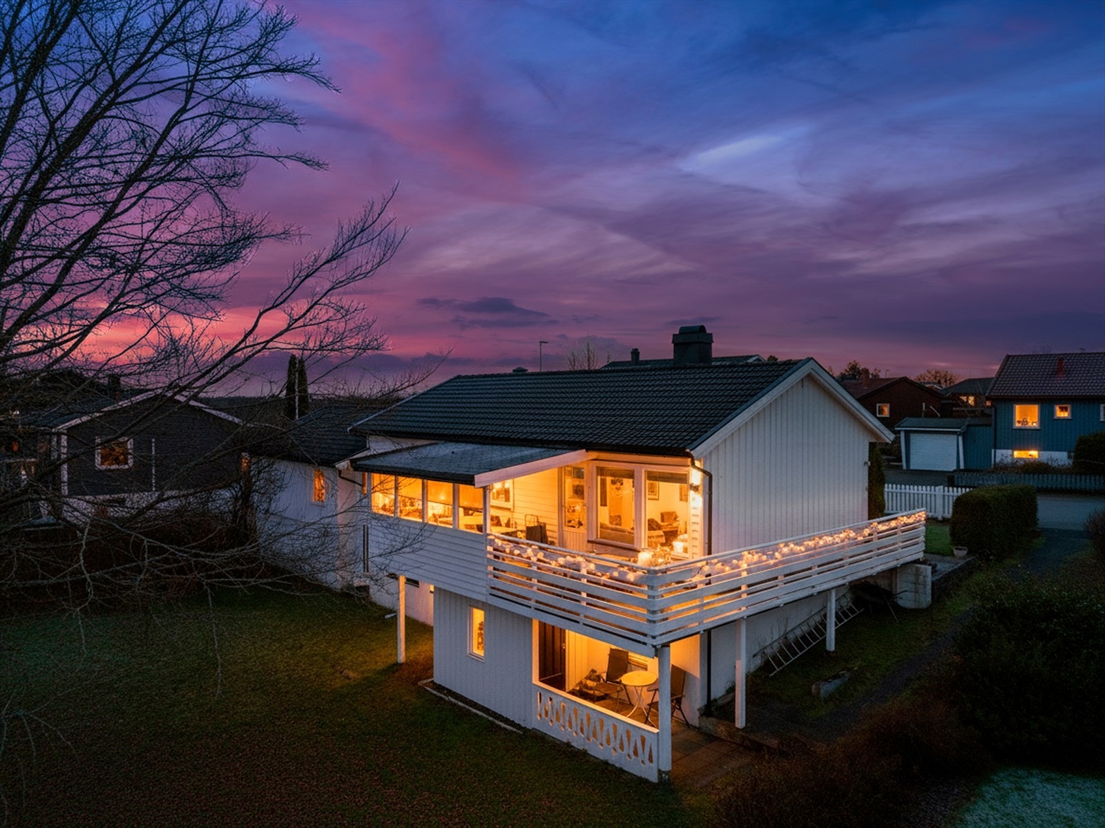 Velkommen til Hovlandveien 158. Innholdsrik enebolig over 2 etasjer med solrik beliggenhet i stille og rolig boligområde. Galleribilde