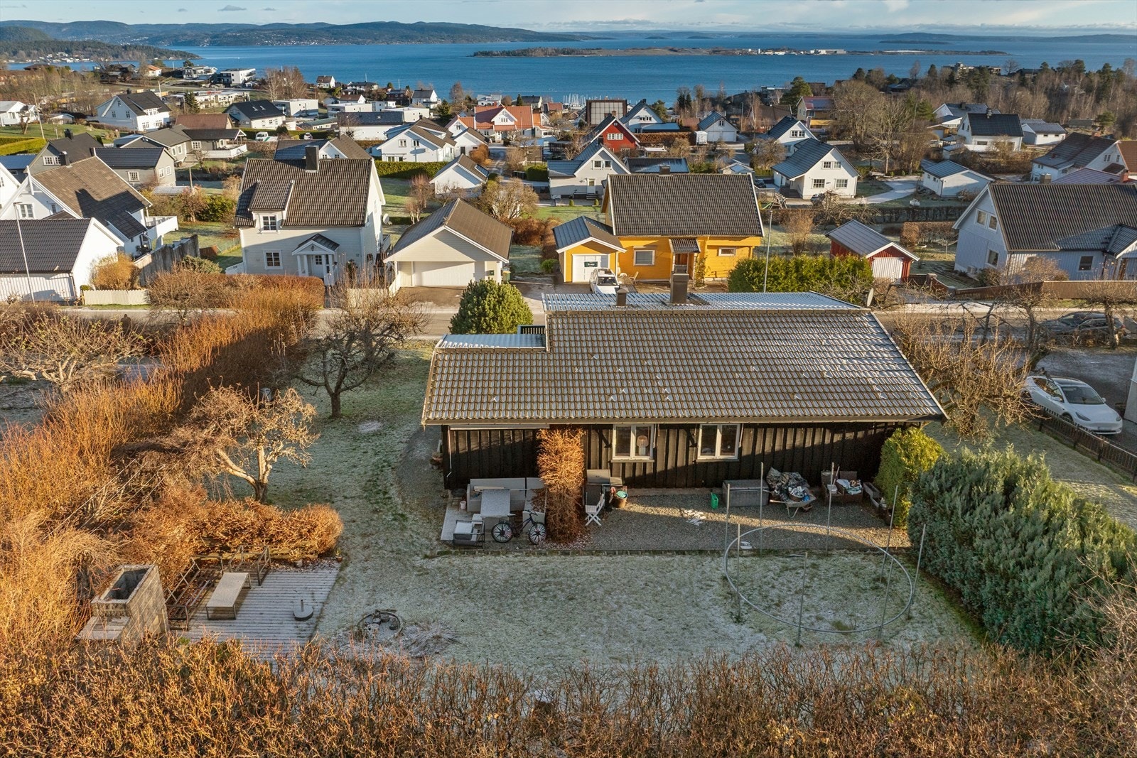 Hagen har godt med boltreplass for hele familien, hvor en kan innrede med f.eks. trampoline og kjøkkenhage. Galleribilde