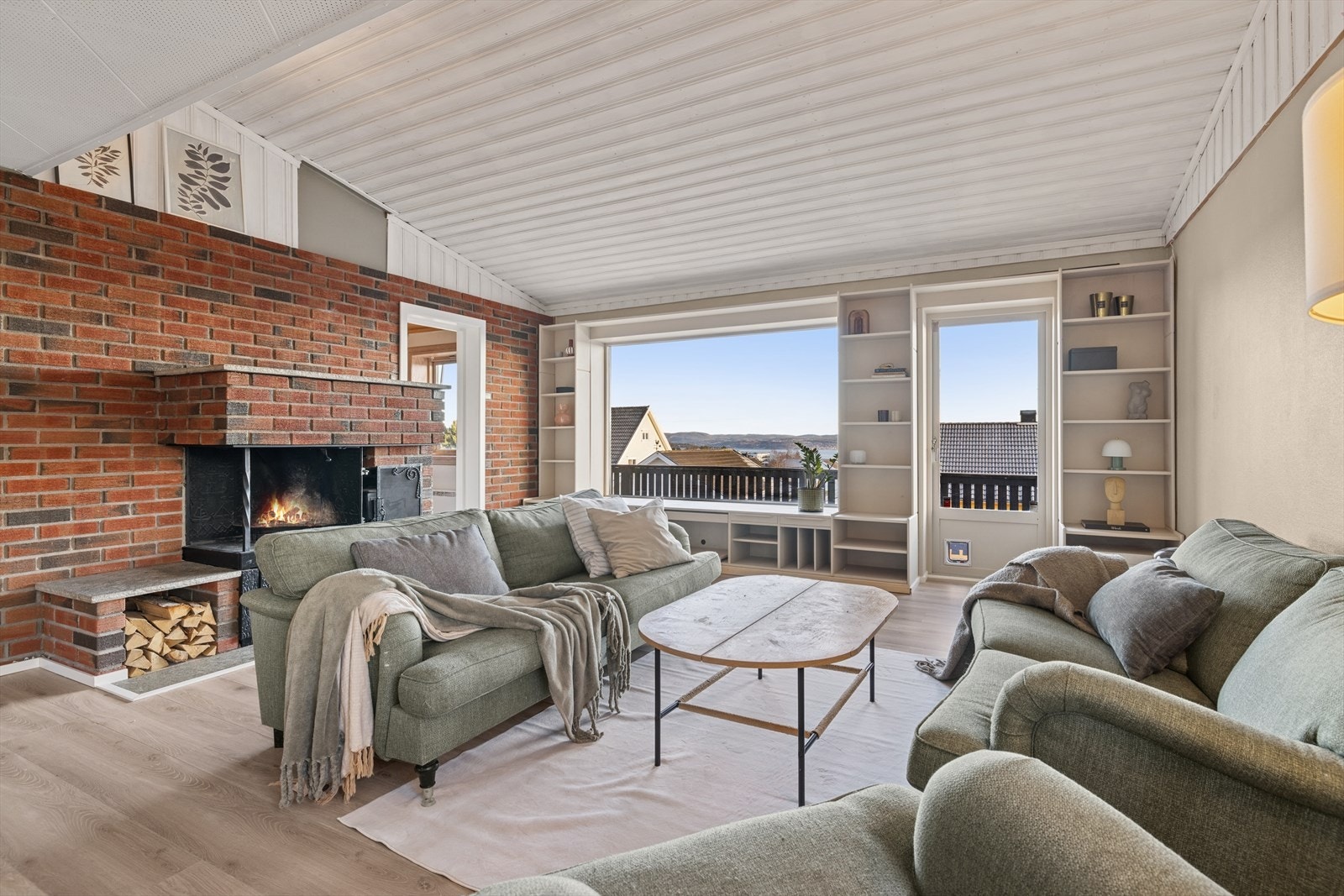 Her kan en innrede etter ønske med både stort spisebord, TV-krok og ønsket møblement - mulighetene er mange. Galleribilde