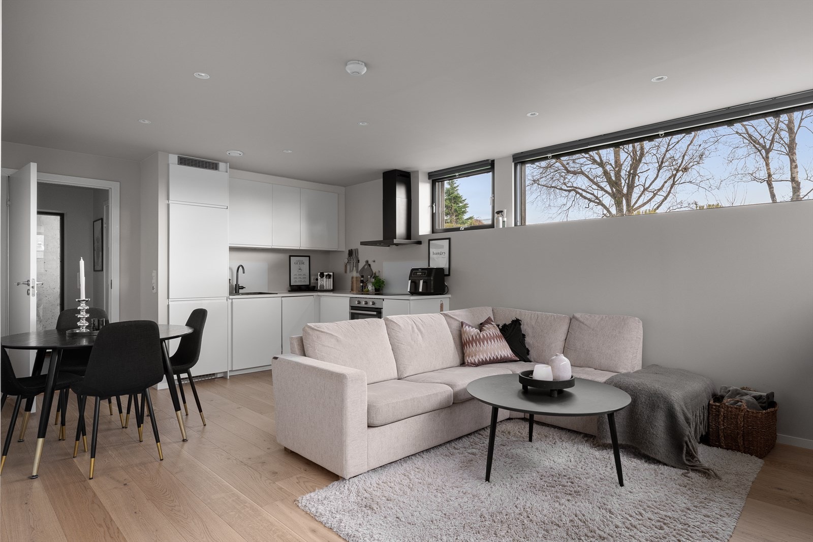 Intern tilgang til hoveddelen er i dag blokkert av et garderobeskap, men kan enkelt gjenåpnes. Galleribilde