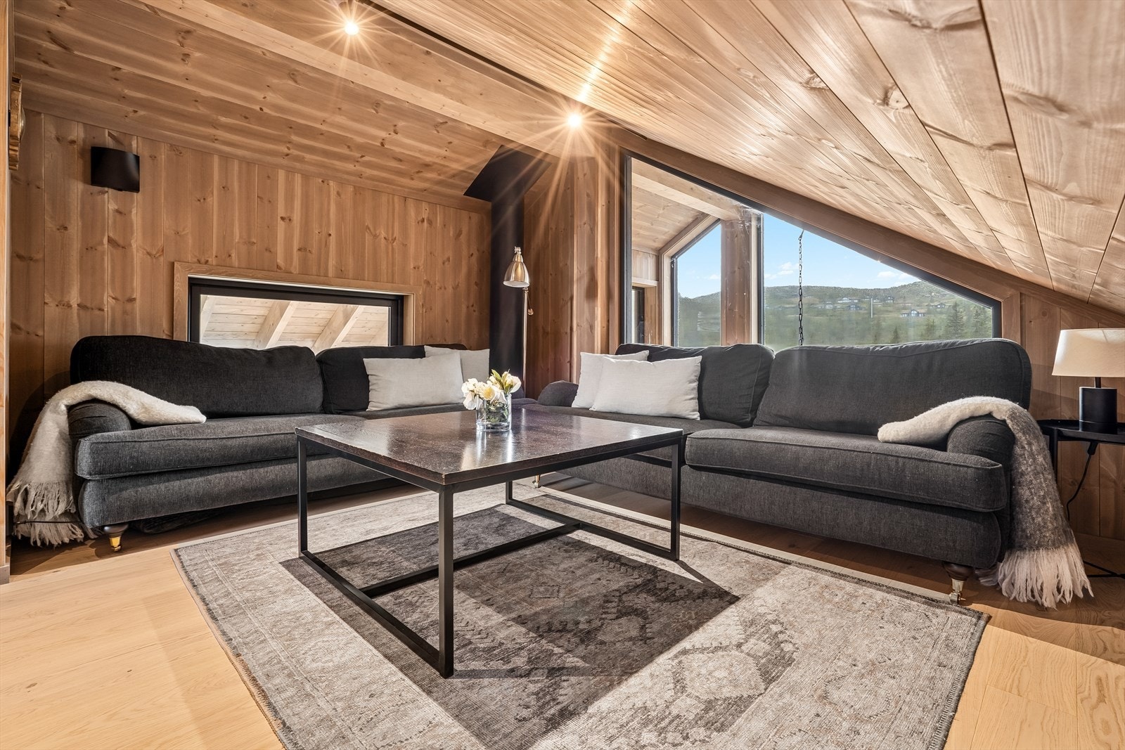 Det er også en stue på hemsen. Galleribilde