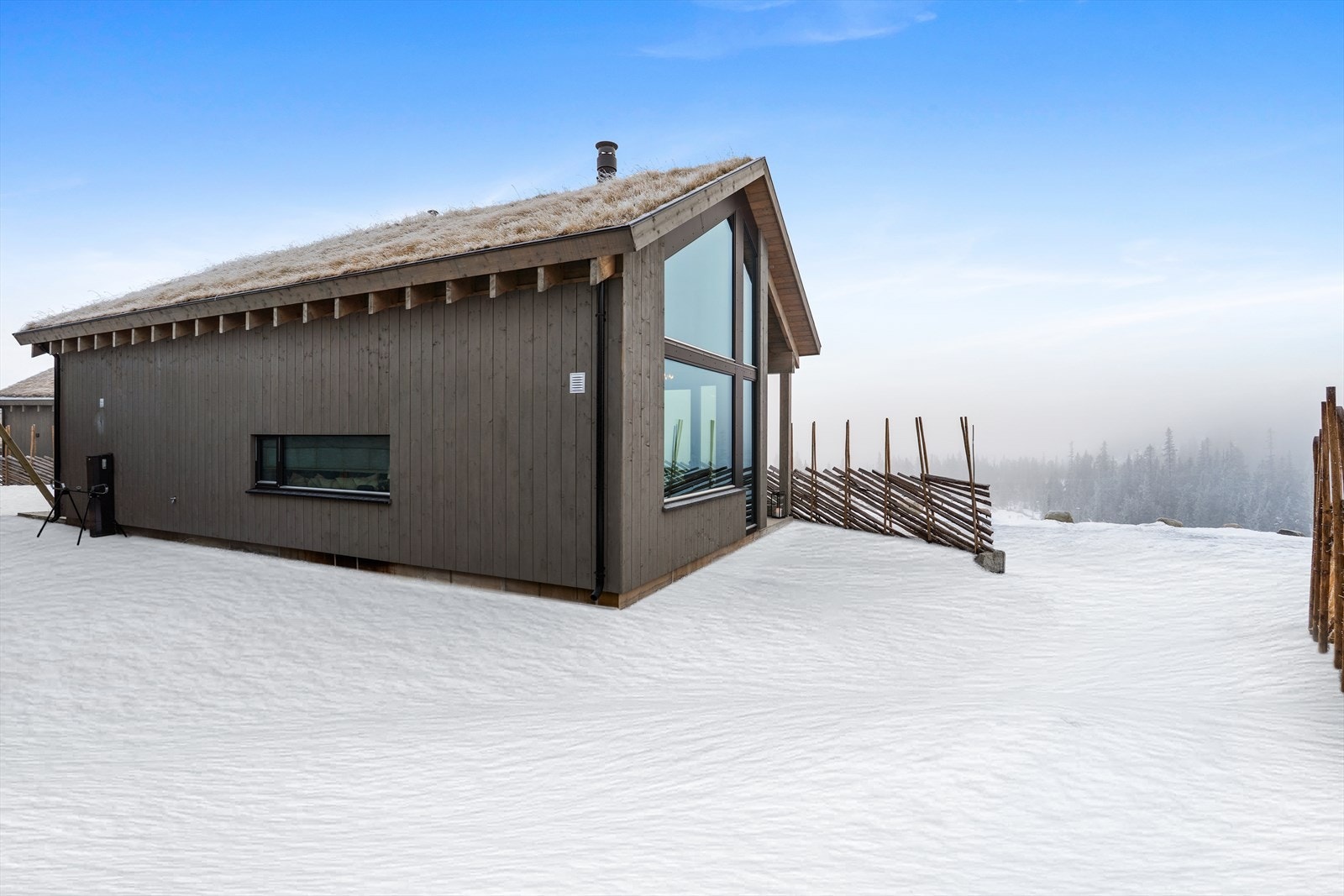 Tomten er felles for alle hyttene, og hver hytte benytter det arealet som naturlig tilhører hytten. Galleribilde