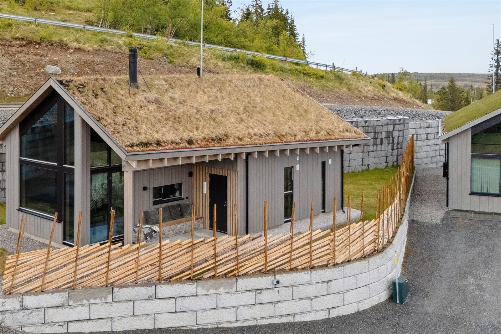 Hytta ligger i Veggli fjellgrend, som tilbyr en attraktiv beliggenhet for friluftsaktiviteter året rundt. Galleribilde