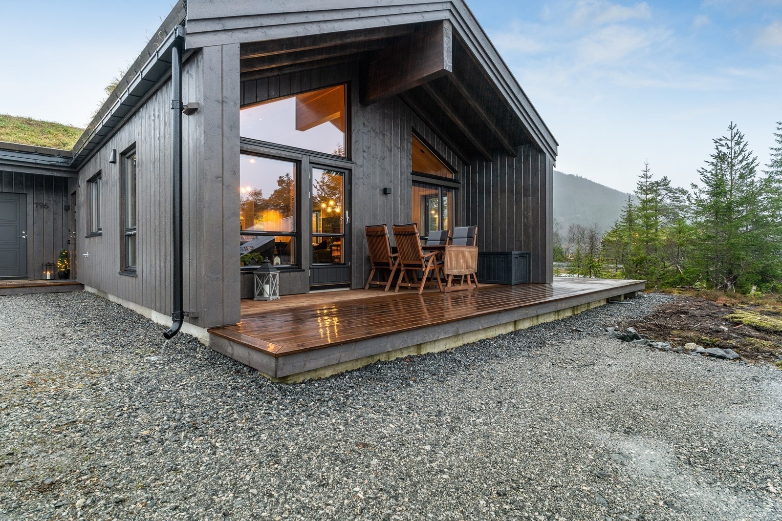 Her har du også plass både for badestamp på terrassen og kanskje ei bålpanne? Galleribilde