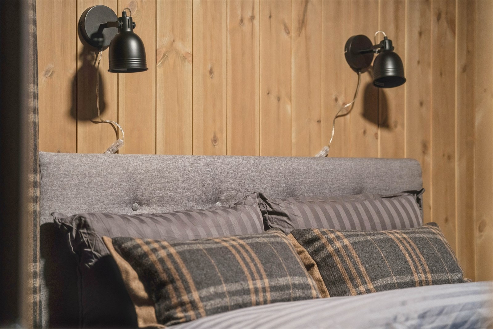 Det av garderobeskap som er i soverom følgjer sjølvsagt i salet Galleribilde