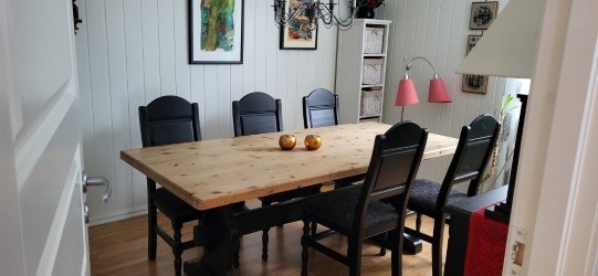 Selger har i dag tilbakestilt spisestuen til soverom. Galleribilde