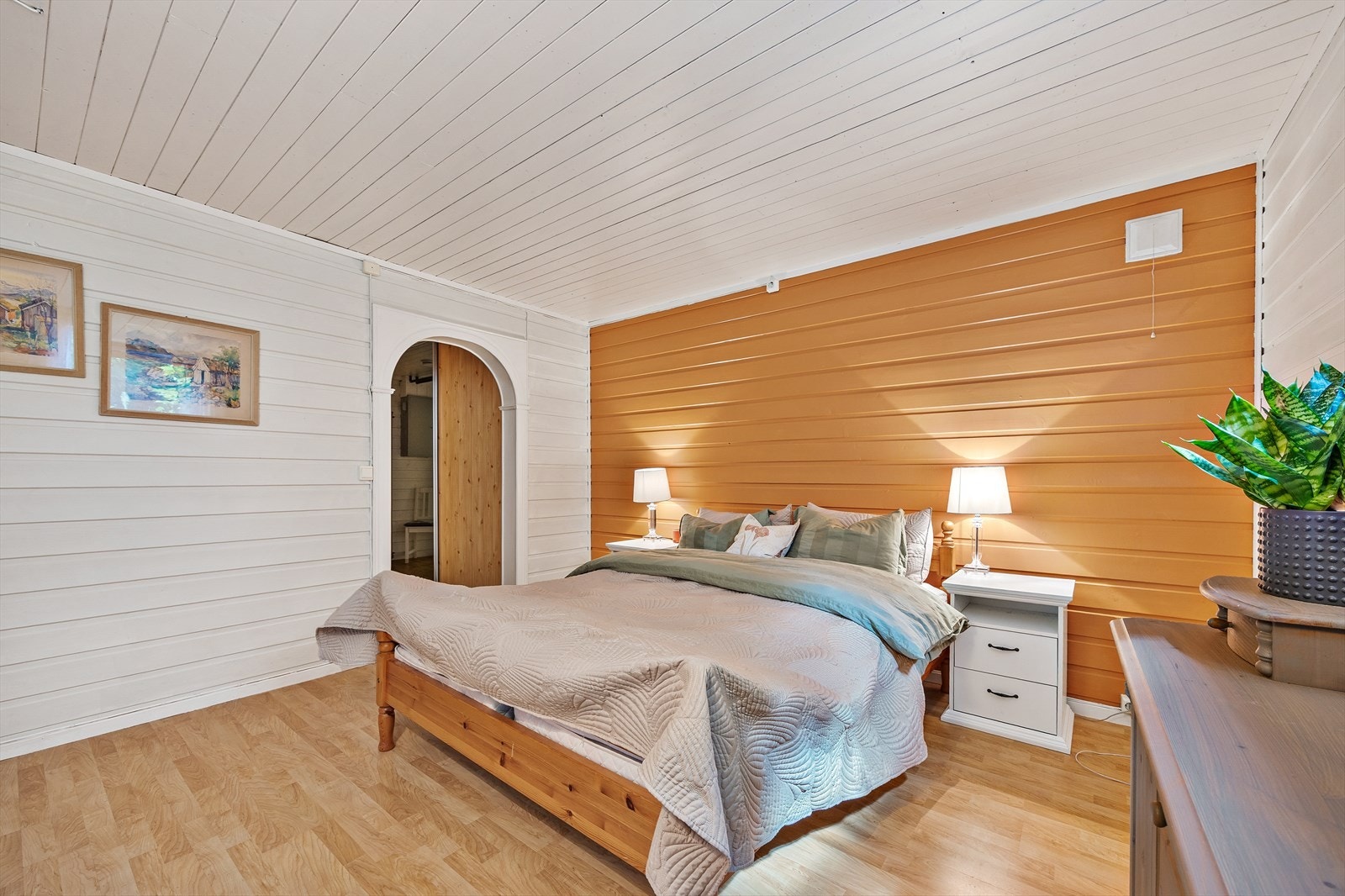 I kjelleretasjen har boligen et romslig soverom. Galleribilde